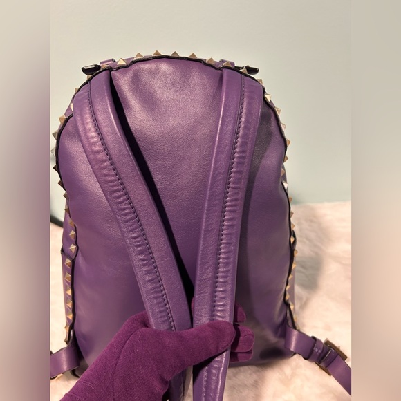 VALENTINO Rockstud Purple Backpack in excellent condition. Authentic & pre-owned - Picture 4 of 15